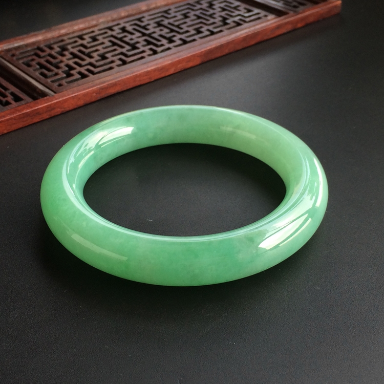 (超值推荐)糯冰种绿晴水圆条手镯(57.3mm)