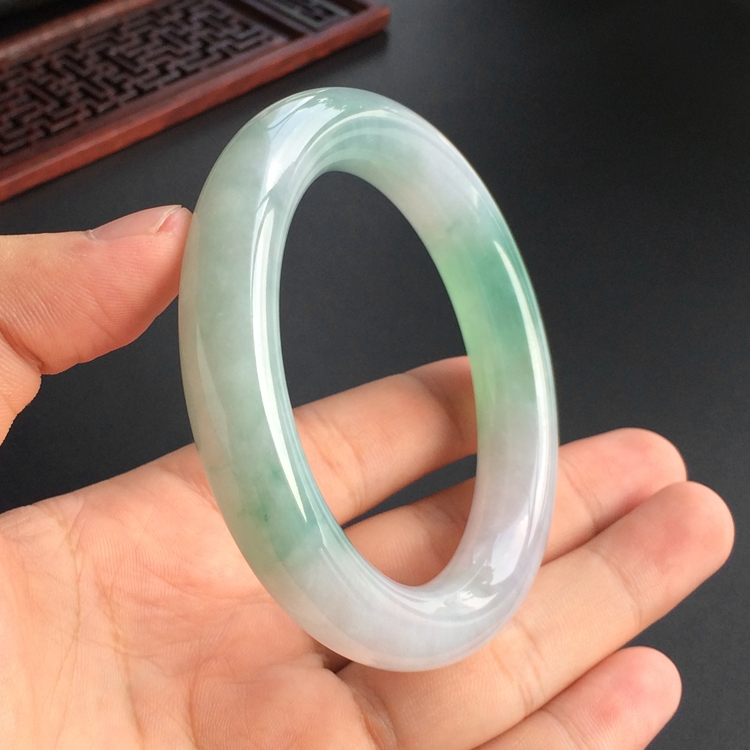 (超值推荐)糯冰种晴水略飘花圆条手镯(57.6mm)