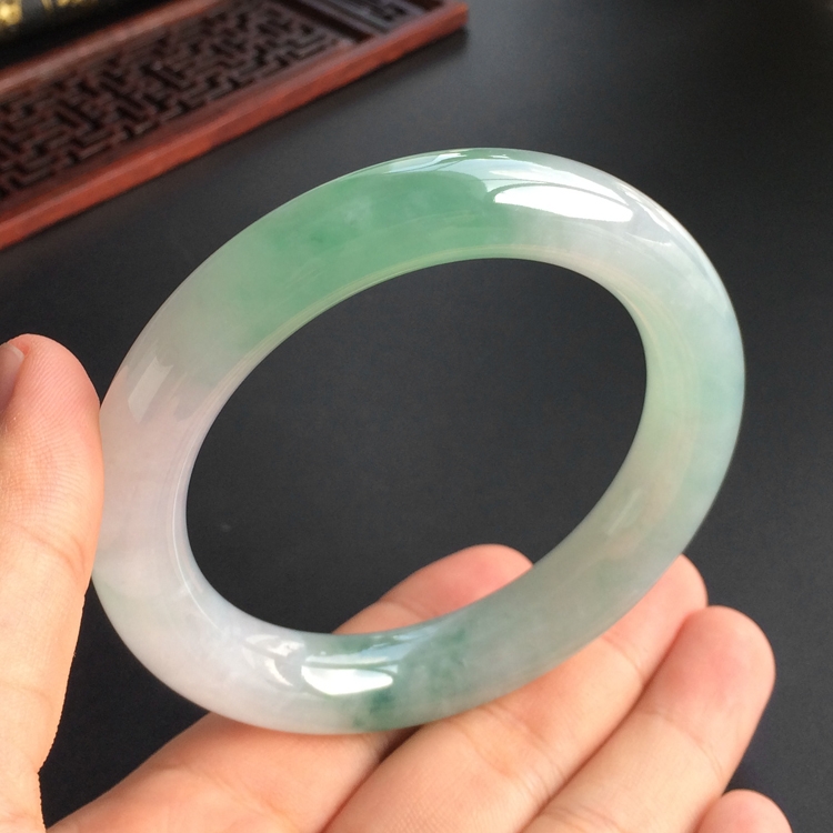 (超值推荐)糯冰种晴水略飘花圆条手镯(57.6mm)