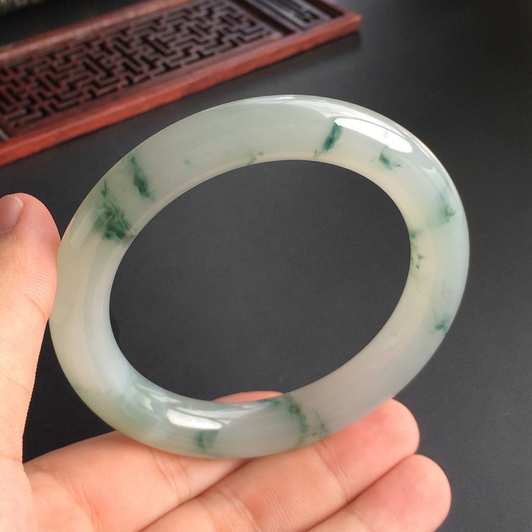 (超值推荐)糯冰种飘花圆条手镯(57.1mm)