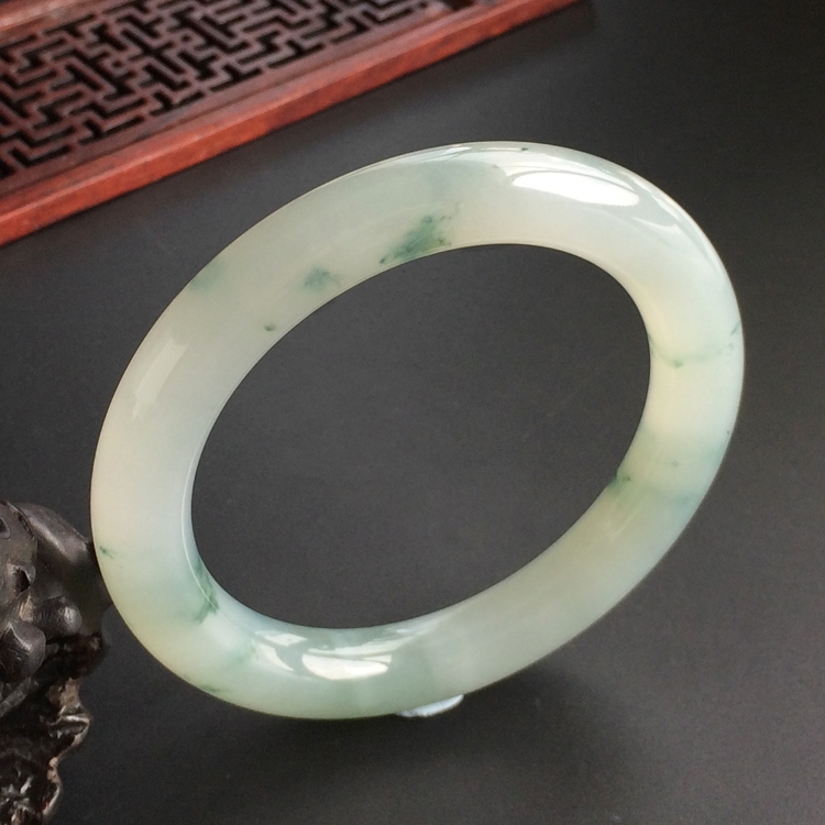 (超值推荐)糯冰种飘花圆条手镯(57.1mm)
