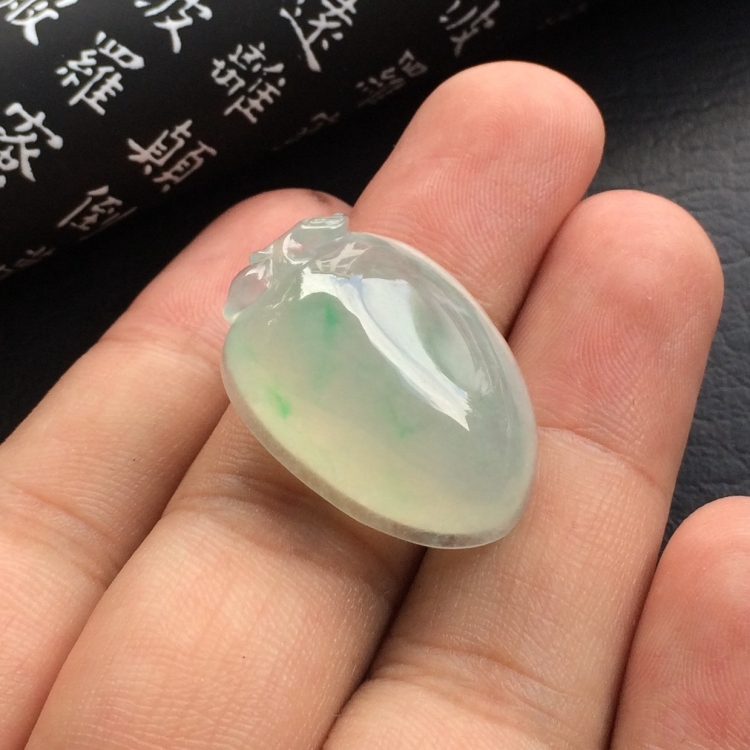 （超值推荐）冰种略飘翠福瓜挂件