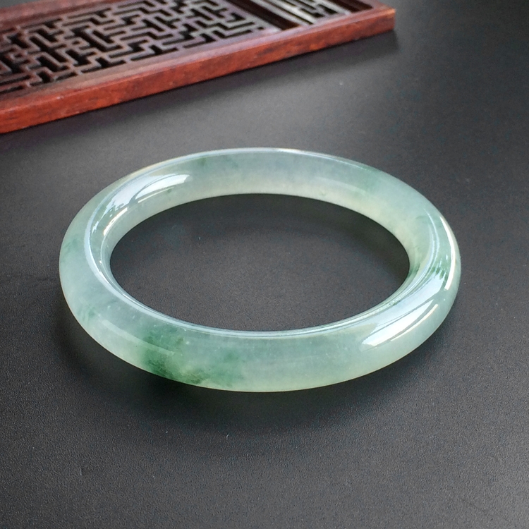 (超值推荐)冰种飘花圆条手镯(53.3mm)