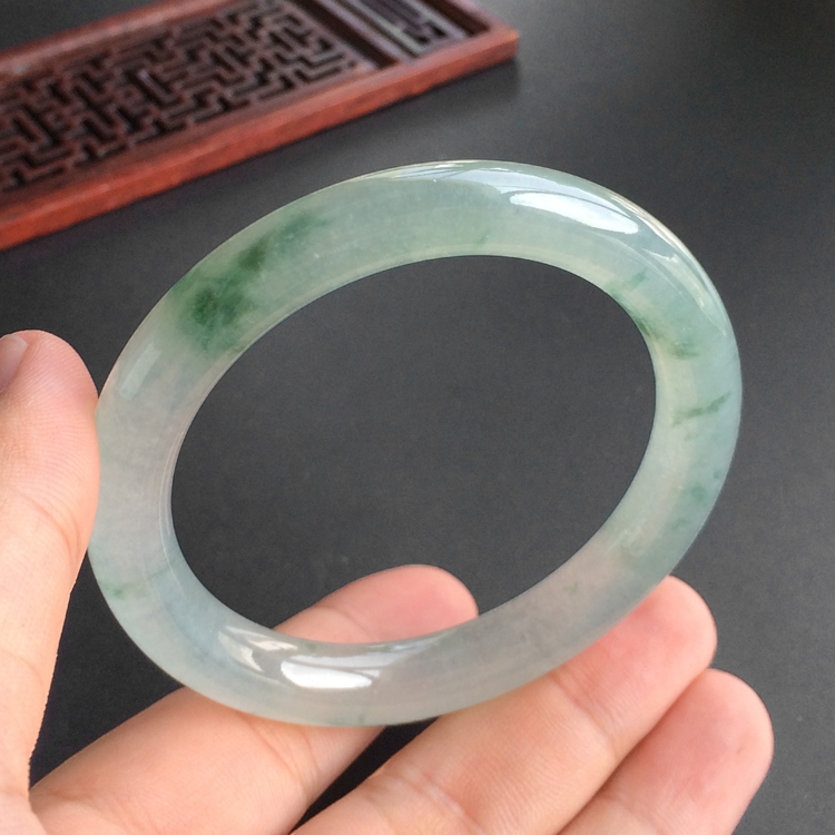 (超值推荐)冰种飘花圆条手镯(53.3mm)