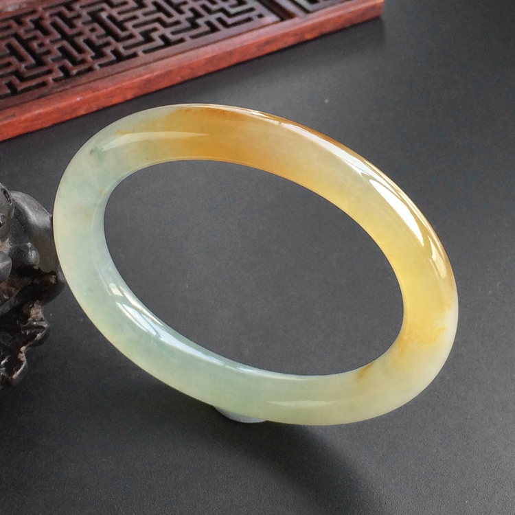 (超值推荐)冰种黄翡贵妃镯(55.3mm-49.5mm)