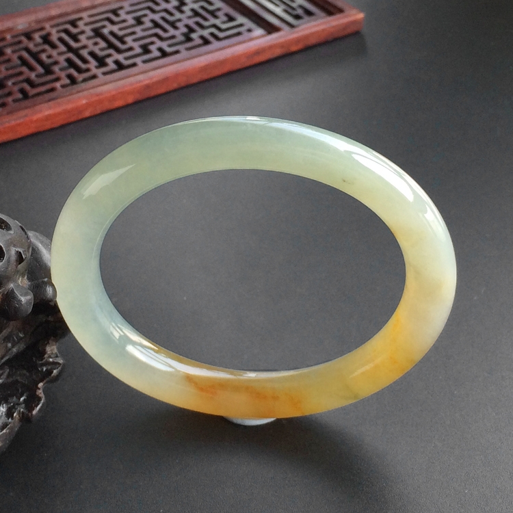 (超值推荐)冰种黄翡贵妃镯(55.3mm-49.5mm)