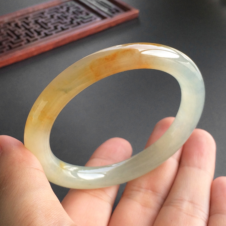 (超值推荐)冰种黄翡贵妃镯(55.3mm-49.5mm)