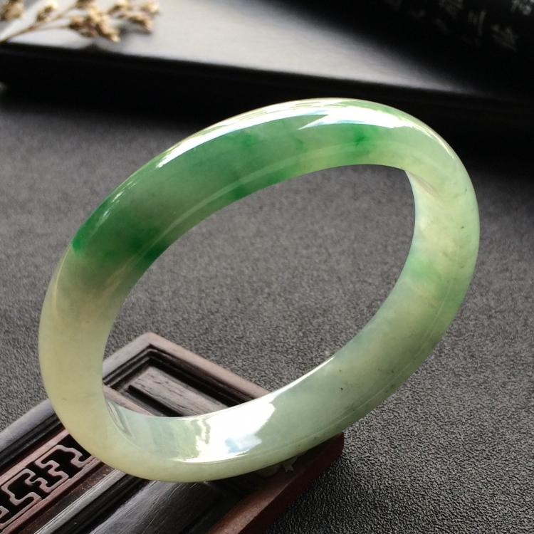 （超值推荐）糯冰种飘翠贵妃镯（55.3mm-46.3mm）