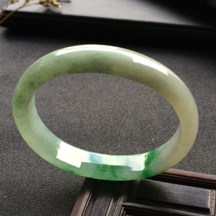 （超值推荐）糯冰种飘翠贵妃镯（55.3mm-46.3mm）