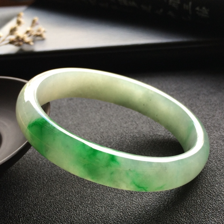 （超值推荐）糯冰种飘翠贵妃镯（55.3mm-46.3mm）