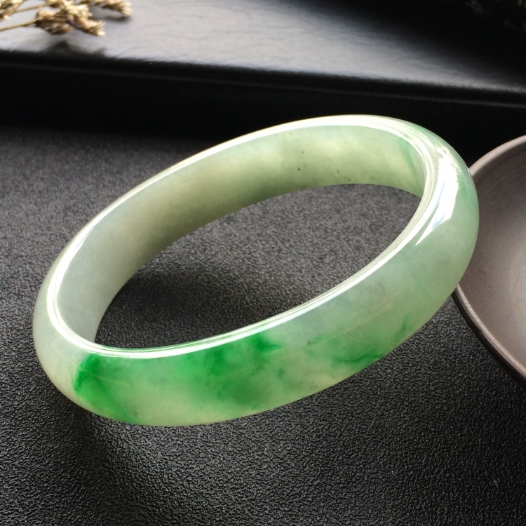 （超值推荐）糯冰种飘翠贵妃镯（55.3mm-46.3mm）
