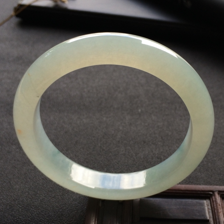 （超值推荐）糯冰种飘花手镯（58.3mm）