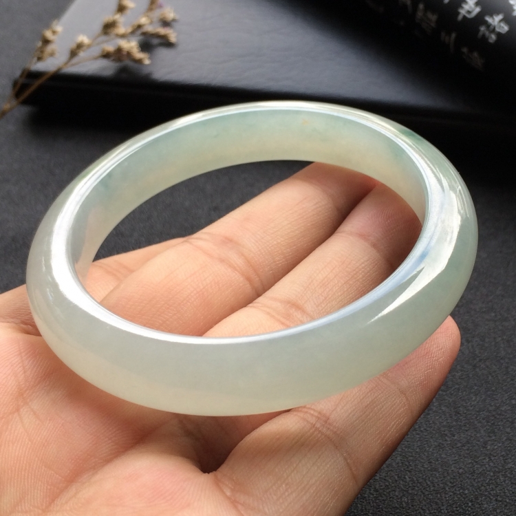（超值推荐）糯冰种飘花手镯（58.3mm）