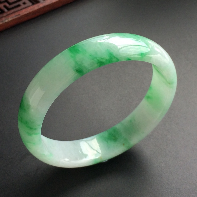 (超值推荐)糯冰种飘翠贵妃镯(54mm-48.4mm)