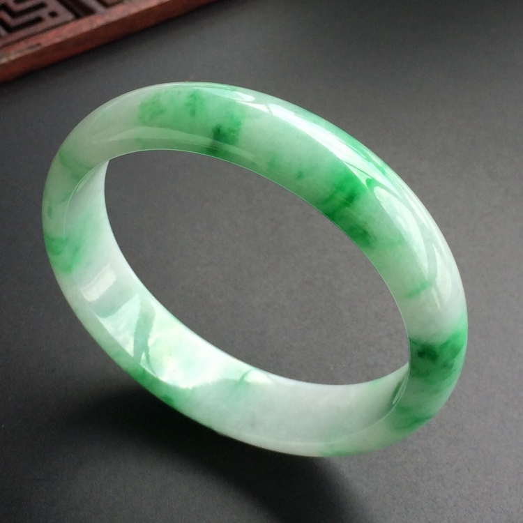 (超值推荐)糯冰种飘翠贵妃镯(54mm-48.4mm)
