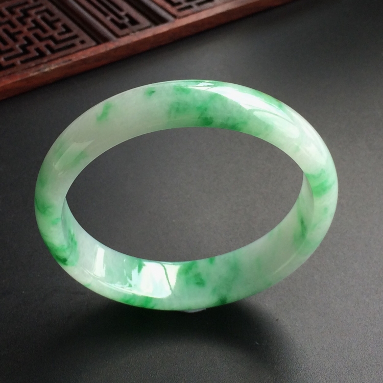 (超值推荐)糯冰种飘翠贵妃镯(54mm-48.4mm)