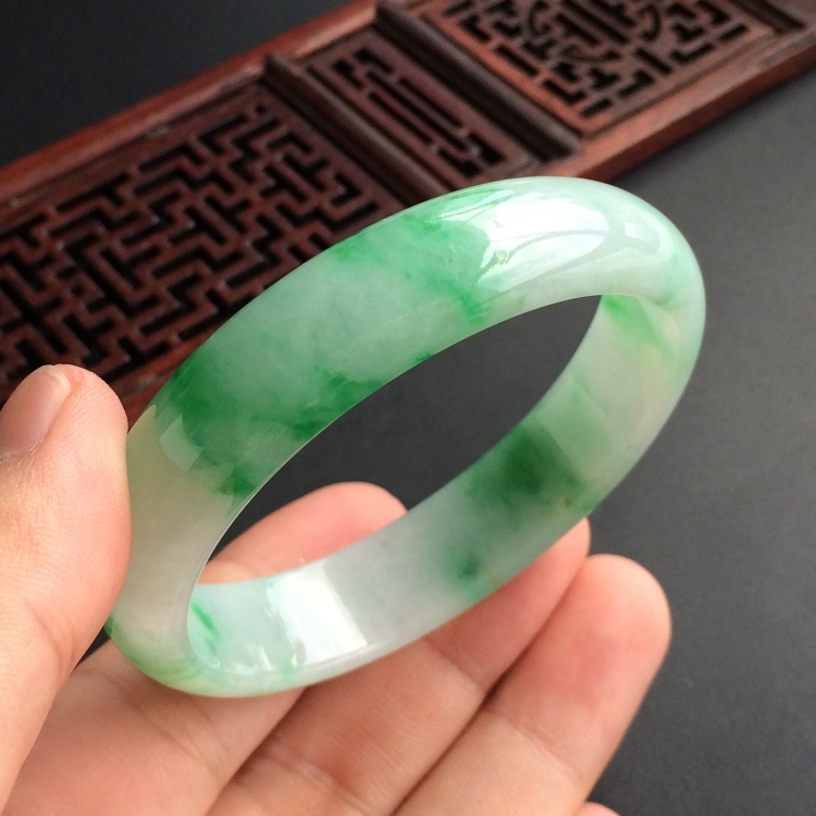 (超值推荐)糯冰种飘翠贵妃镯(54mm-48.4mm)