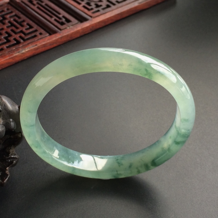 (超值推荐)冰种飘花贵妃镯(55mm-48.1mm)