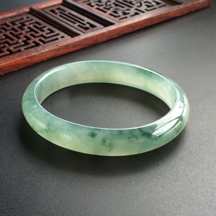 (超值推荐)冰种飘花贵妃镯(55mm-48.1mm)