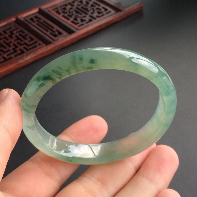 (超值推荐)冰种飘花贵妃镯(55mm-48.1mm)
