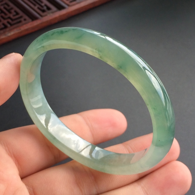 (超值推荐)冰种飘花贵妃镯(55mm-48.1mm)