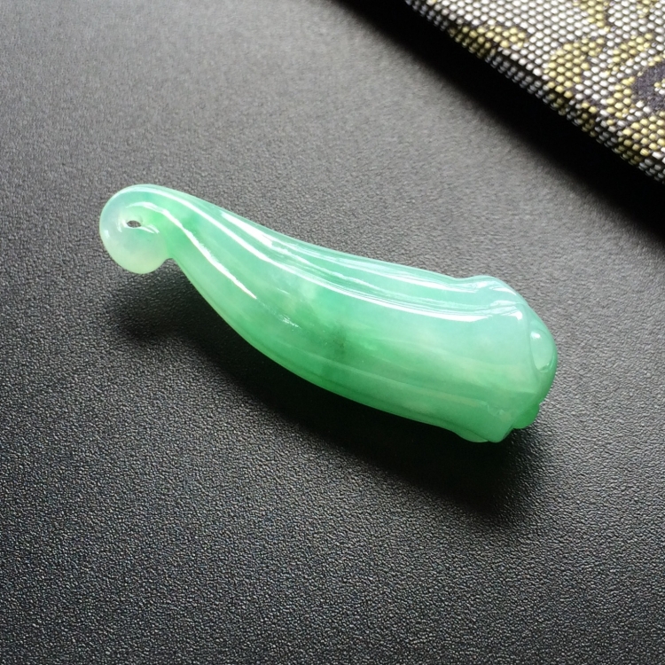 (超值推荐)糯冰种飘翠莲子挂件