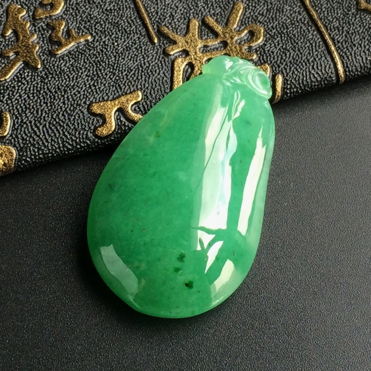 (超值推荐)糯冰种翠色福瓜挂件