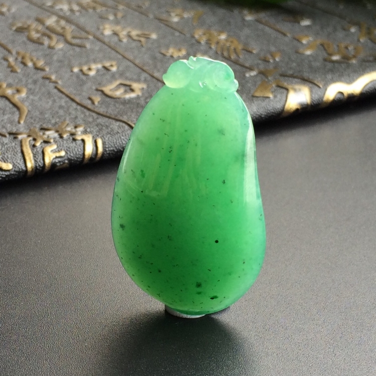 (超值推荐)糯冰种翠色福瓜挂件