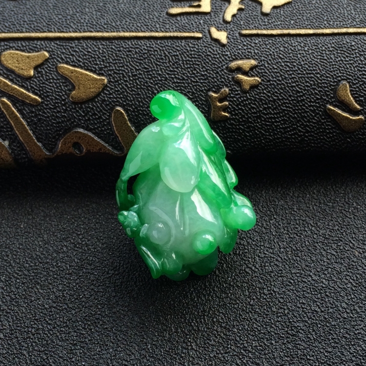 （超值推荐）糯冰种翠色一品清廉挂件