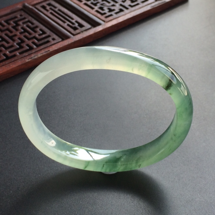 (超值推荐)冰种飘花贵妃镯(55.6mm-45.8mm)
