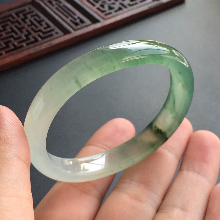 (超值推荐)冰种飘花贵妃镯(55.6mm-45.8mm)