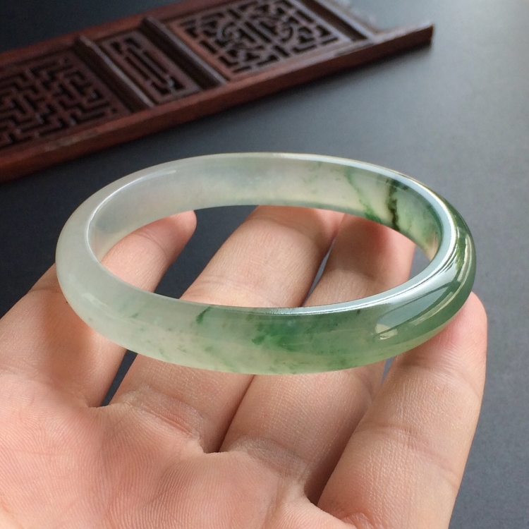 (超值推荐)冰种飘花贵妃镯(55.6mm-45.8mm)