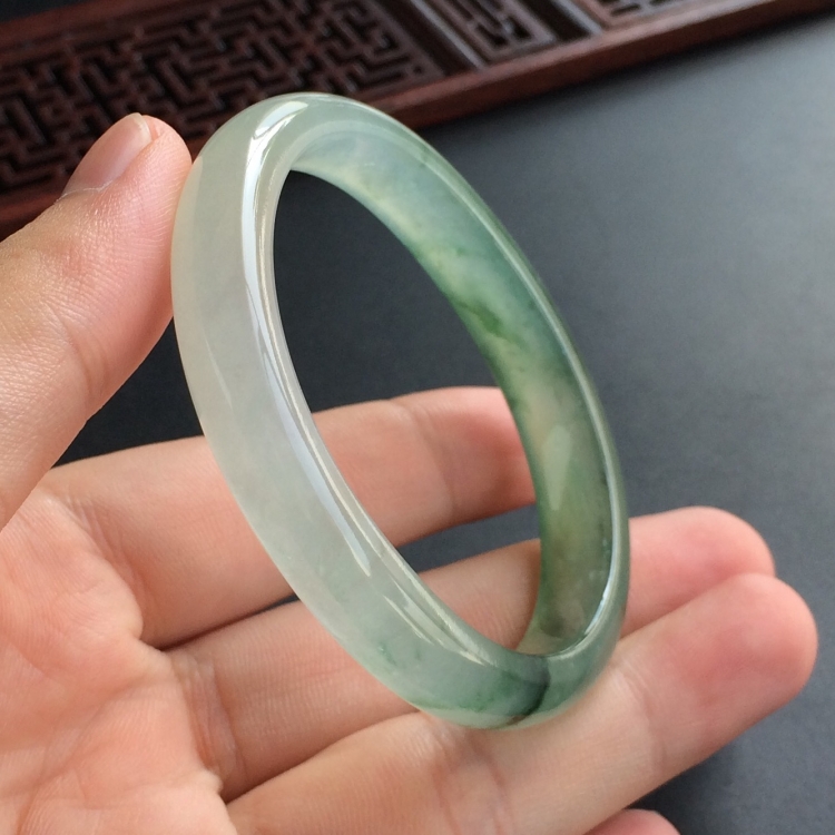 (超值推荐)冰种飘花贵妃镯(55.6mm-45.8mm)