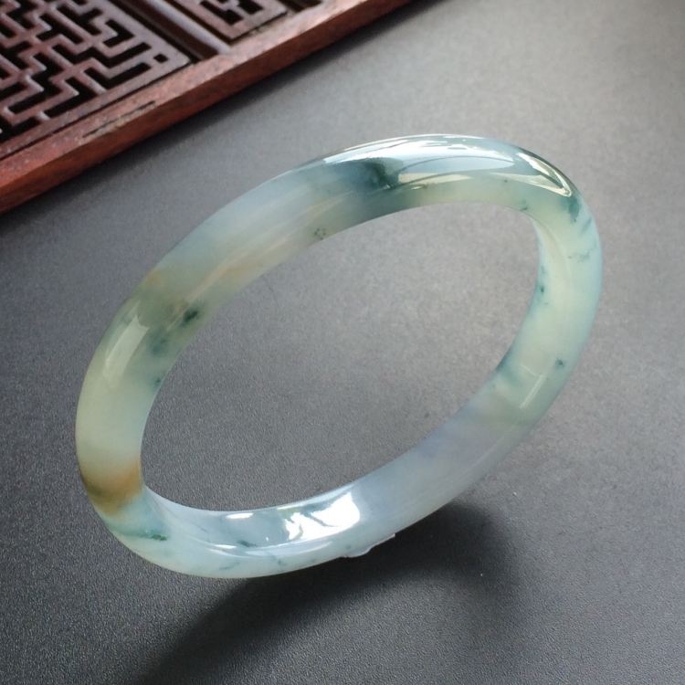 (超值推荐)糯冰种飘花贵妃镯(53.8mm-46.8mm)
