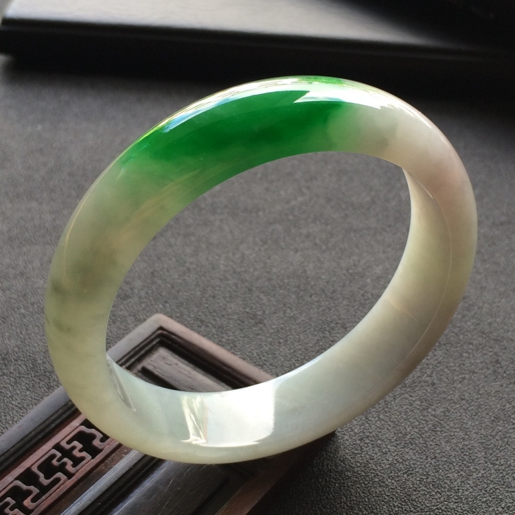 （超值推荐）糯冰种翠色手镯（55.5mm）
