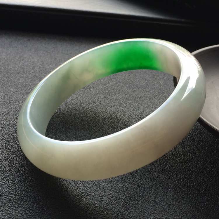 （超值推荐）糯冰种翠色手镯（55.5mm）
