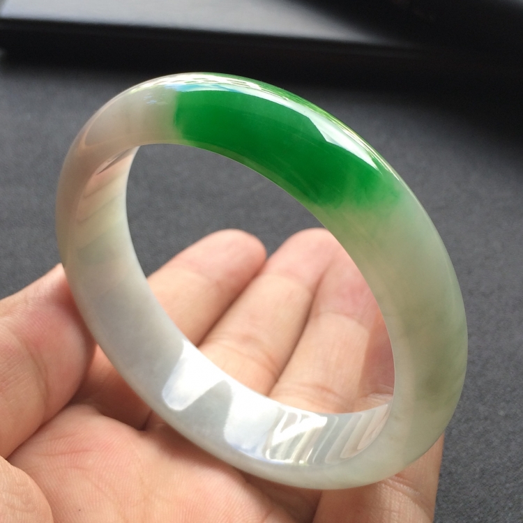 （超值推荐）糯冰种翠色手镯（55.5mm）