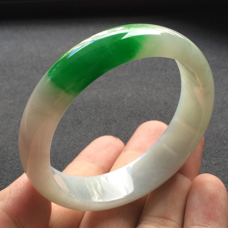 （超值推荐）糯冰种翠色手镯（55.5mm）