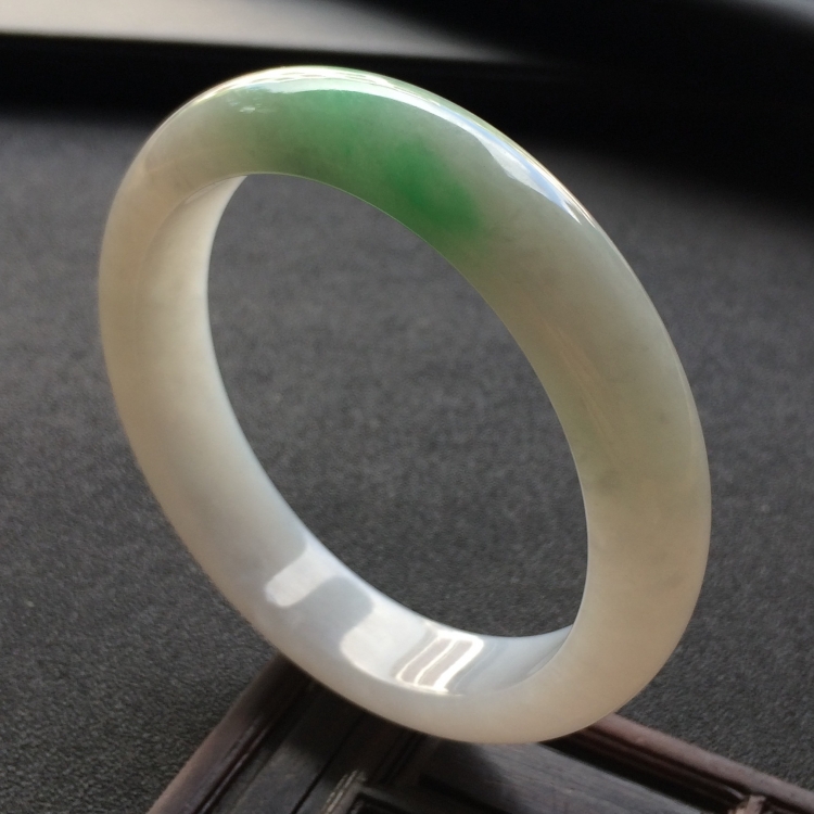 （超值推荐）糯冰种白底青手镯（56.8mm）
