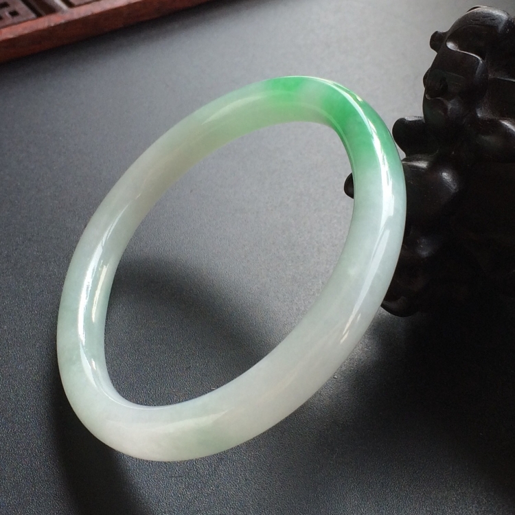 (超值推荐)糯冰种飘翠贵妃镯(55.3mm-45.6mm)