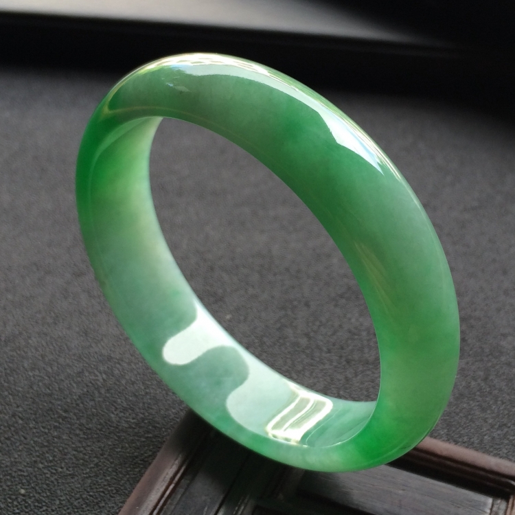（超值推荐）糯冰种翠色贵妃镯（57mm-49.5mm）