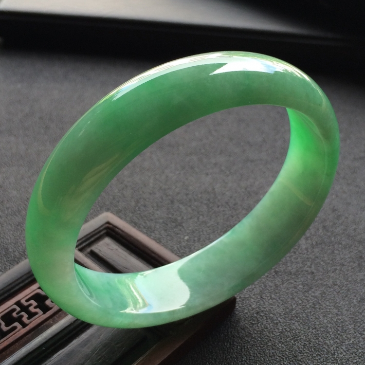 （超值推荐）糯冰种翠色贵妃镯（57mm-49.5mm）