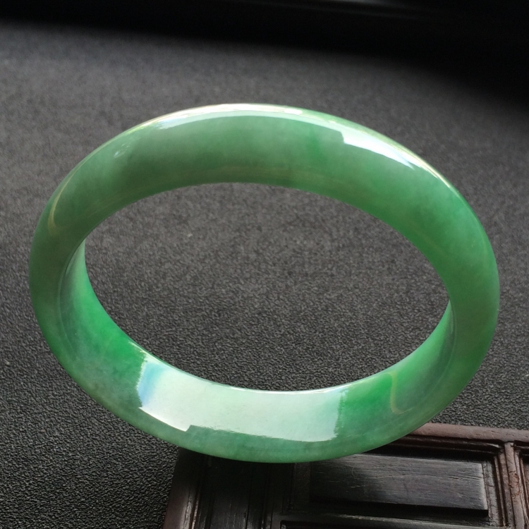 （超值推荐）糯冰种翠色贵妃镯（57mm-49.5mm）