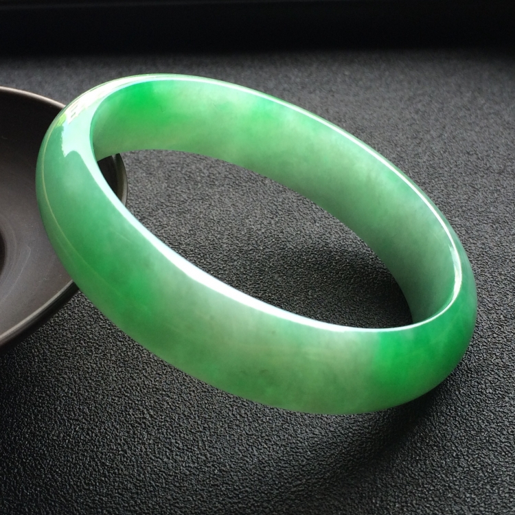 （超值推荐）糯冰种翠色贵妃镯（57mm-49.5mm）