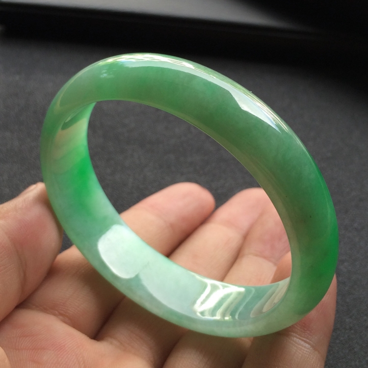 （超值推荐）糯冰种翠色贵妃镯（57mm-49.5mm）