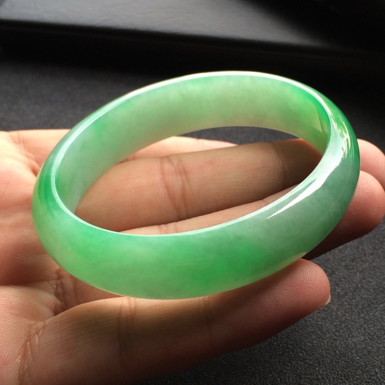 （超值推荐）糯冰种翠色贵妃镯（57mm-49.5mm）