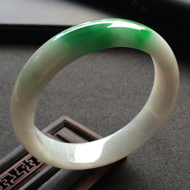 （超值推荐）糯冰种翠色手镯（58.2mm）