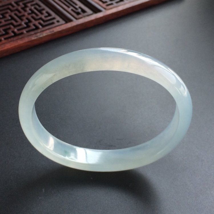 (超值推荐)冰种淡晴水贵妃镯(58.1mm-48.8mm)
