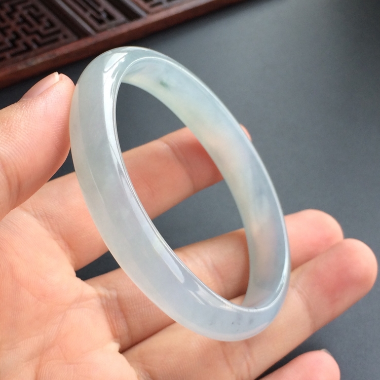 (超值推荐)冰种淡晴水贵妃镯(58.1mm-48.8mm)