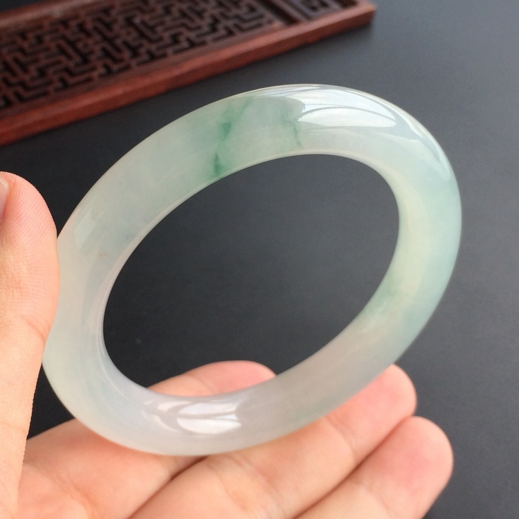 (超值推荐)冰种飘花圆条手镯(53.7mm)